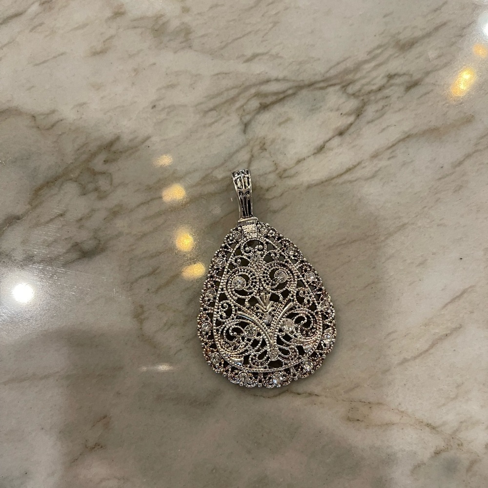 Premier Designs silver magnetic necklace enhancer